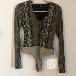 Snakeskin print medium long sleeve bodysuit